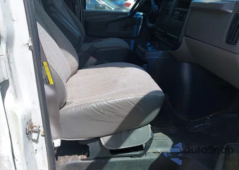 2005 GMC Savana Standard from USA, damaged, VIN 1GTFG15X451171899